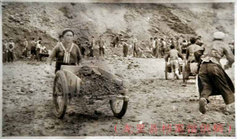 ��ս����ǭ��·���ص��������������Ů���� 1971����_����.JPG